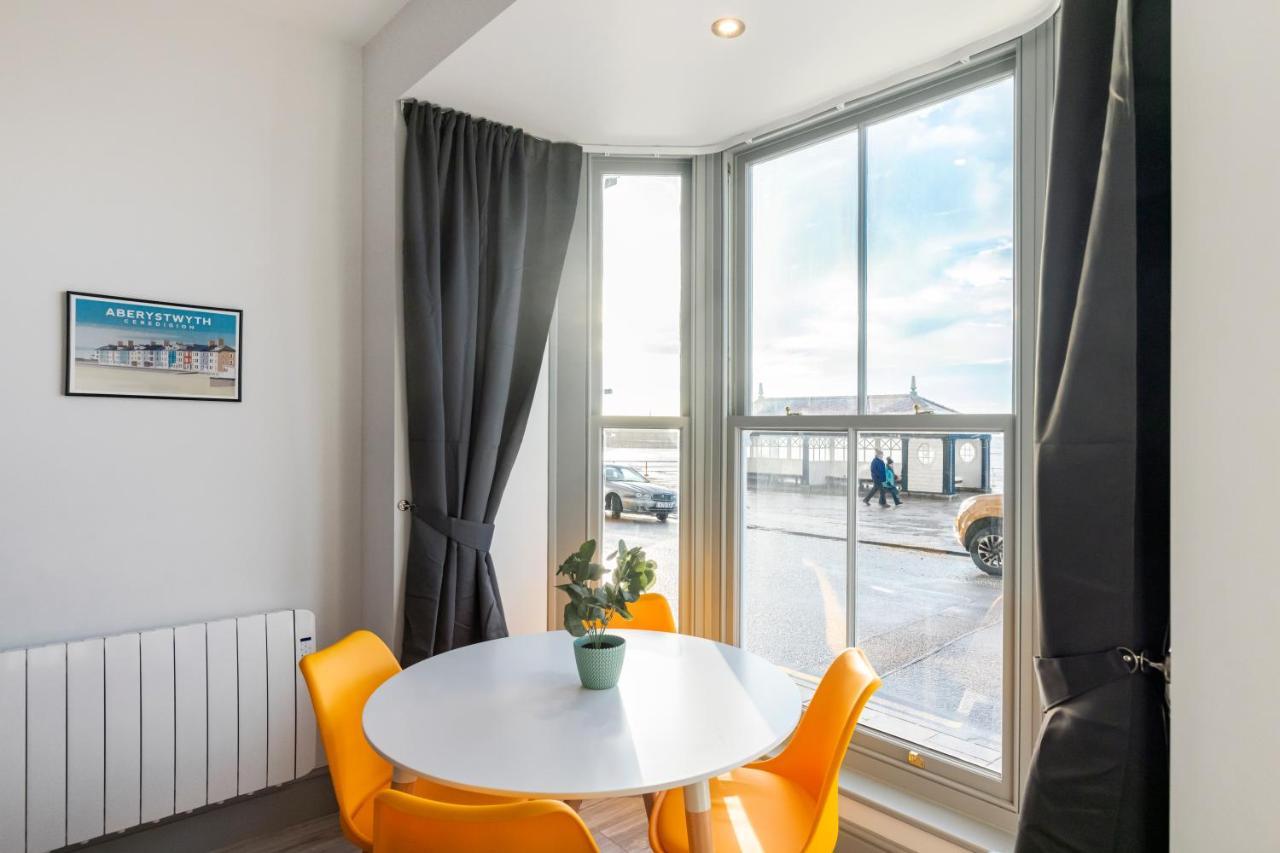 New Central Seafront Apartment- Stunning Sea Views Aberystwyth Buitenkant foto