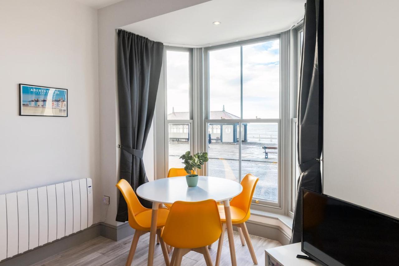 New Central Seafront Apartment- Stunning Sea Views Aberystwyth Buitenkant foto