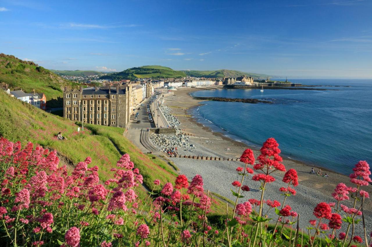 New Central Seafront Apartment- Stunning Sea Views Aberystwyth Buitenkant foto