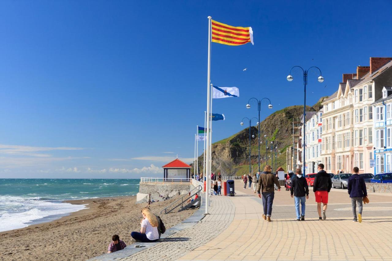 New Central Seafront Apartment- Stunning Sea Views Aberystwyth Buitenkant foto