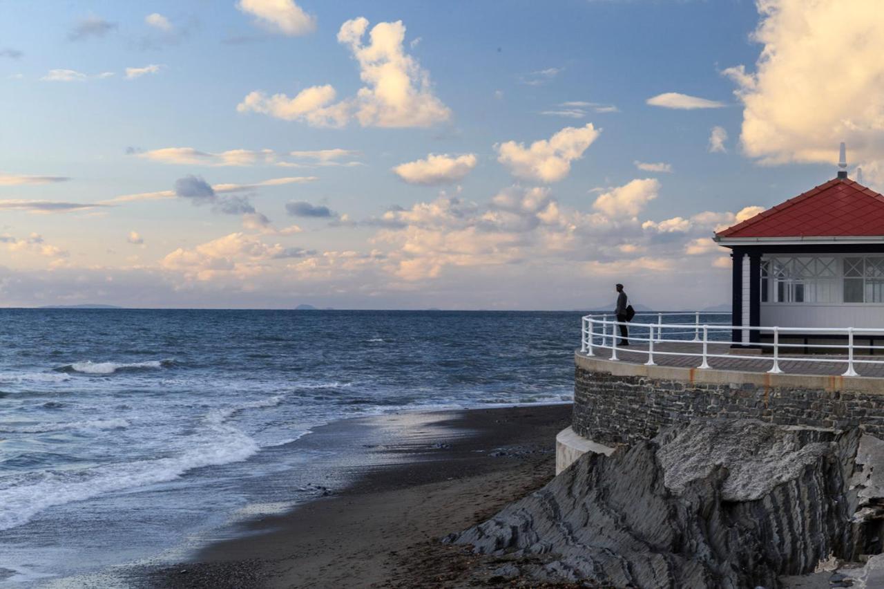 New Central Seafront Apartment- Stunning Sea Views Aberystwyth Buitenkant foto