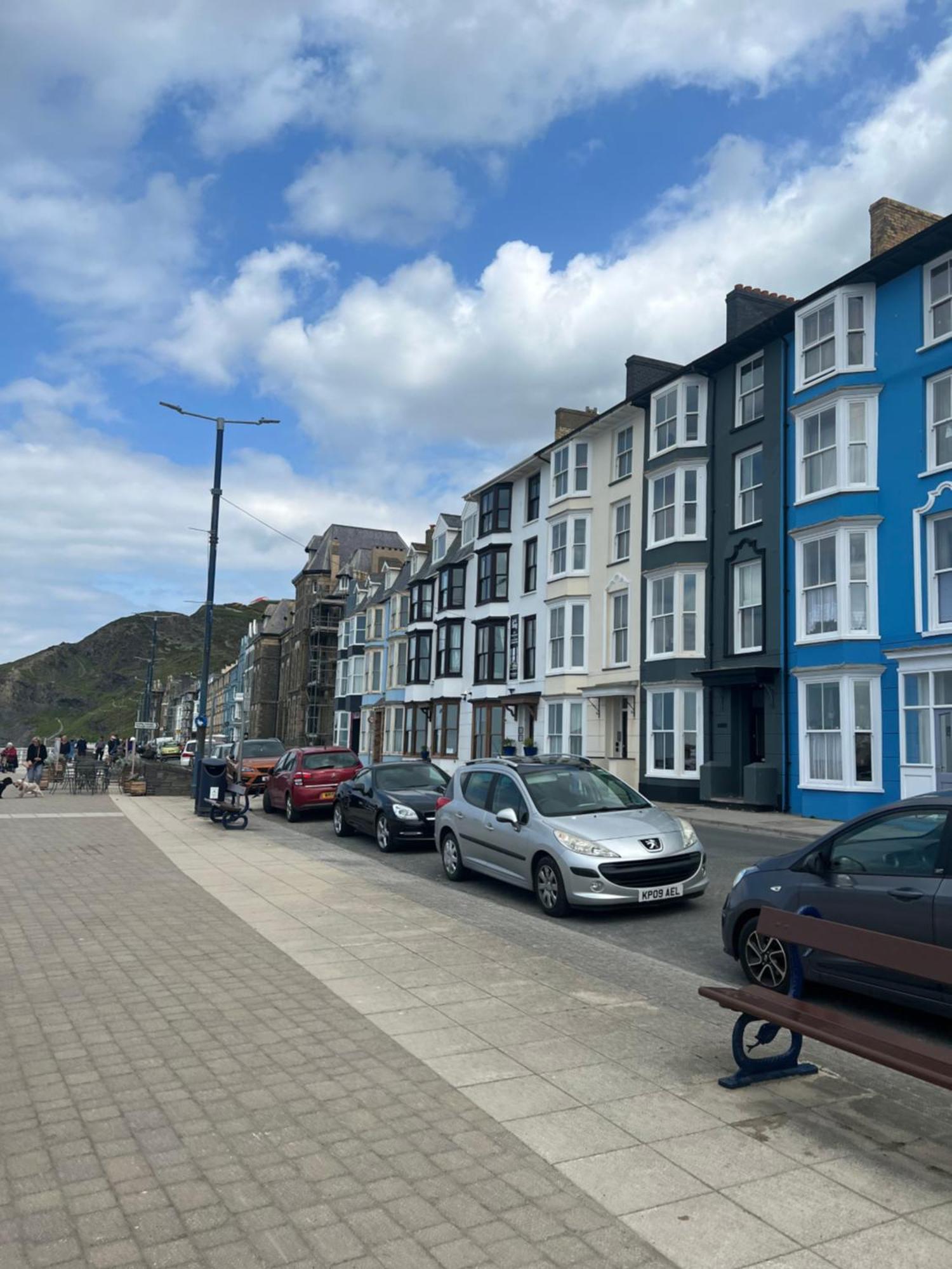 New Central Seafront Apartment- Stunning Sea Views Aberystwyth Buitenkant foto